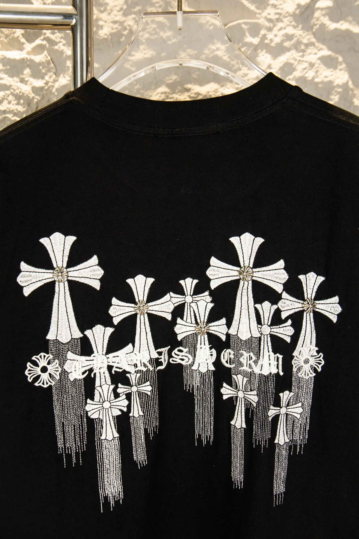 ：Y 105 Chrome hearts CH 26ss T ， Color Change！ Classic ， ， ， 。 Breathable， ， Same Style 。 ， ， 、 、 。 Authentic ， ， ， Versatile ， 、 Retro ！ Size：s—xl ：Black White